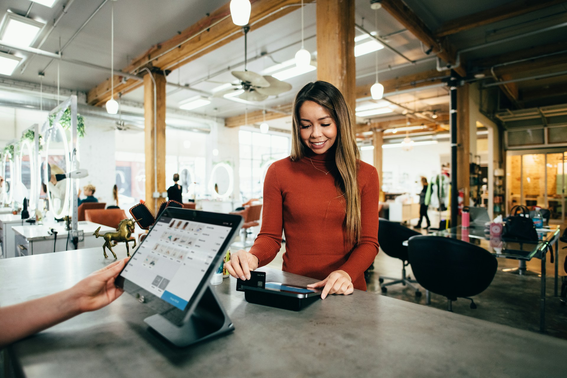 How Do Card Readers Work? Guide For Your SelfCare Business